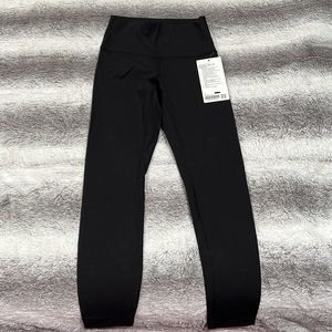 NWT Size 4 Lululemon Wunder Under 25” leggings